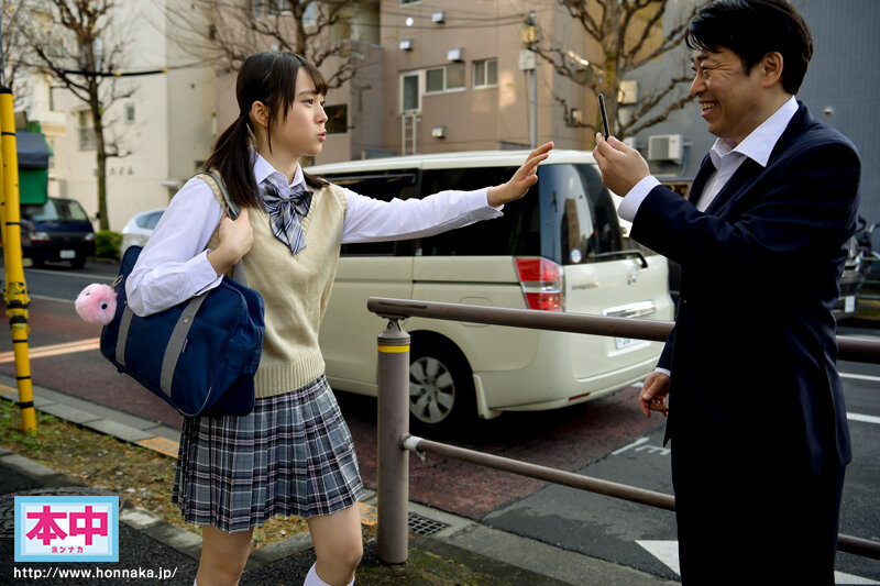 『高画質』 粘着ストーカー親父と援交で再会…睡眠剤を飲まされ、眠ってい...