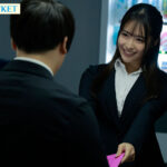 『高画質』 出張先が記録的豪雨で先輩上司と突然相部屋に…雨で濡れた身体に興奮した上司に襲われ朝まで9発のびしょ濡れ絶倫性交 長浜みつり ＜動画＞