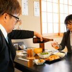 『高画質』 細身で小柄な女子社員が巨漢上司に出張先の相部屋ホテルで… 朝から晩まで馬乗りプレス性交され続けた一夜 槙いずな ＜動画＞