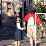 『高画質』 ヨッちゃんはバカじゃないもん！ちょっと性欲が我慢できないだけ…大っきなお兄ちゃんの押しつぶしピストンでマ○コぶっ壊される妹 由良かな ＜動画＞