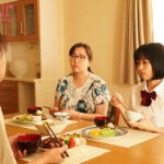 『高画質』 「新しいお義父さんの目的は女子●生の私でした…」 母の再婚相手が吐き気がするほど気色の悪い盗撮魔だなんて… 日向なつ ＜動画＞