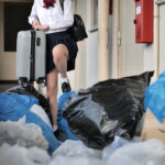 『高画質』 隣人のゴミ部屋で異臭中年おやじに抜かずの連撃中出し50発で孕まされた制服女子の末路… 月乃ルナ ＜動画＞