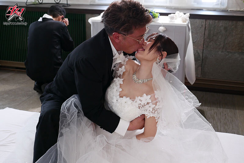 『高画質』 俺の命より大切な最愛の妹が腐れ中年オヤジと望まない結婚を強...