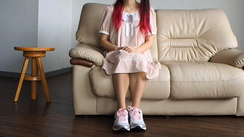 『高画質』 街で声をかけた女の子に紙オムツをはかせてみました ＜動画＞