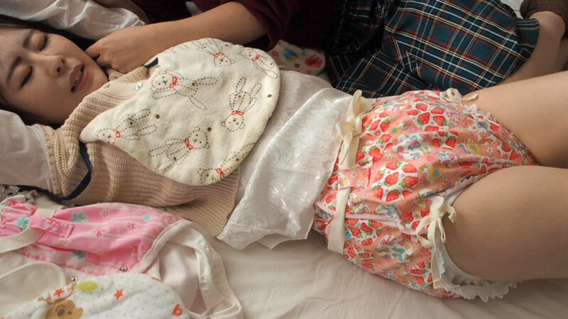『高画質』 おむつで感じてしまう恥ずかしい少女達 おむつ倶楽部sele...
