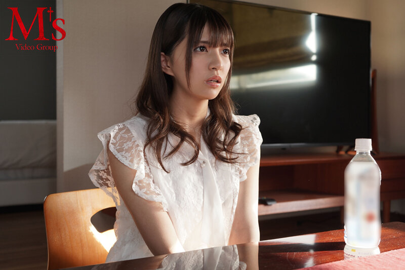 『高画質』 愛し合う2人…遠距離恋愛…会えない時間が生み出す不安や嫉妬...