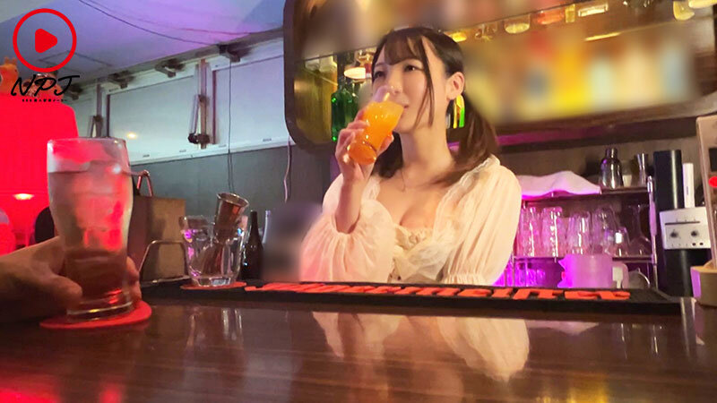 『高画質』 酔ったらヤラせてくれると噂の指名率No.1ガルバ店員とノリ...