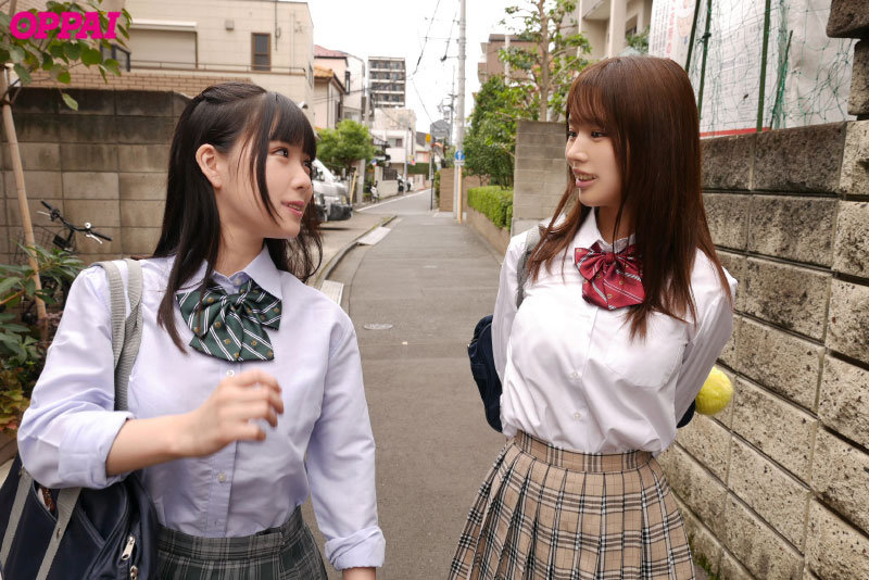 『高画質』 親の再婚でできた姉2人と子供部屋が相部屋に！ W痴女姉妹に...