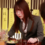 『高画質』 しくじり新入社員と絶倫上司が出張先の相部屋ホテルで…朝から晩までひたすら浮気セックスに明け暮れてしまった一夜 香水じゅん ＜動画＞