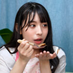 『高画質』 ママの恩返し 事故からかばって両手骨折した僕のために、バブみあるまなつちゃんがママになってくれたよ！岬野まなつ ＜動画＞