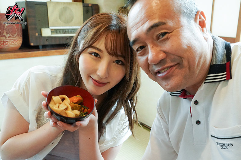 『高画質』 唾液を絡ませ自ら腰を振る。素顔丸出し一泊旅行。「 おじさん...