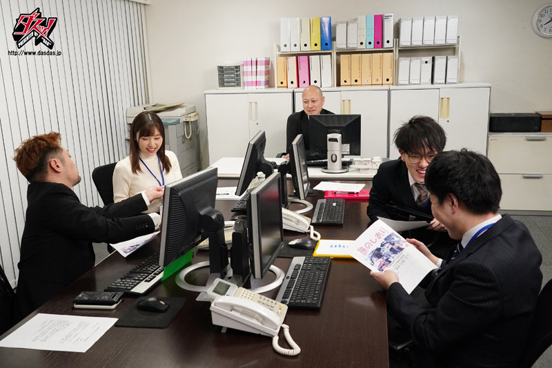 『高画質』 尊敬していた上司達に…喉奥とマ○コを何度も何度も激しく嬲ら...