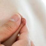 『高画質』 敏感乳首で大失禁！！乳首を執拗に責めたてハメ潮吹くお漏らしマ●コに中出し3本番 市井結夏 ＜動画＞