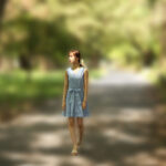 『高画質』 今でも忘れられない…少女からオトナにサレた日 あの夏の日のようにもう一度、全身を濃汁オヤジ達に舐め尽くされ廻される 花アリス ＜動画＞