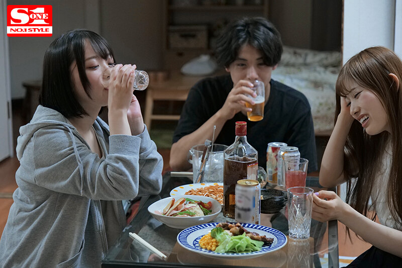 『高画質』 彼女が不在中の3日間、同時進行中の幼馴染（セフレ）とシタ1...