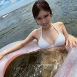 『高画質』 たぶん僕の事を好きなバイト先の妹みたいな女の子に海デートに誘われた。 無邪気に遊ぶ姿が可愛いけど、女としては意識してなかったのに 若いおっぱいで（推定Eカップ）時々、無意識誘惑してくるので、なんかこの娘とHできるならしたくなってきて、ビーチにテン… 鈴の家りん ＜動画＞