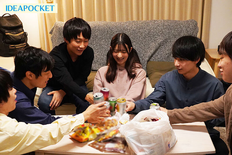 『高画質』 「女1人で参加したのが間違いでした…」 宅飲みで同級生達に...