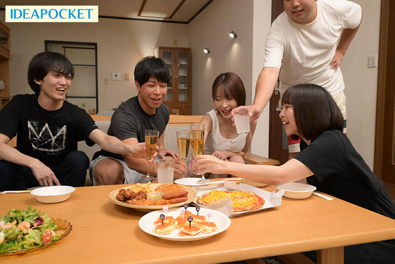 『高画質』 シェアハウスで同居人の女の子はド下品な格好でアナルおっぴろ...