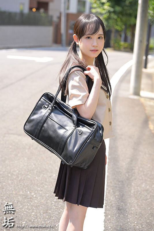 『高画質』 けなげ可愛い世話好き少女が無気力おじさんの性処理お手伝いを...