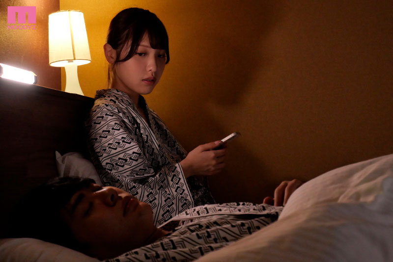 『高画質』 最近ナンパされた男と温泉旅行で独身最後の想い出にハメてみた...