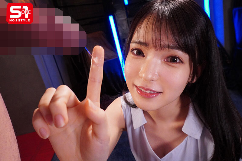 『高画質』 スタイルも愛嬌も抜群な美少女のニコニコ笑顔に精液ぶっかける...