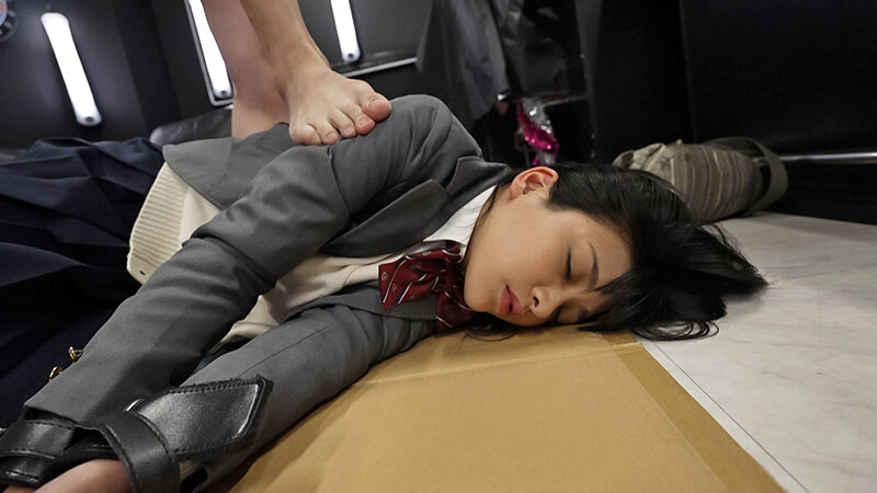 『高画質』 アジア美少女を監禁喉ボコ開発 4本の肉棒に貫かれ精子と唾液...