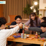 『高画質』 「女1人で参加したのが間違いでした…」 宅飲みで同級生達に廻された女子大生。 佐々木さき ＜動画＞