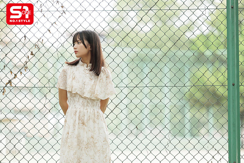 『高画質』 大きな瞳のイマドキ王道美少女がAVデビューして1年が経ちま...