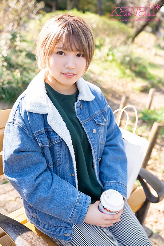 『高画質』 まんまるくて可愛い！古着屋で働く超ボーイッシュ巨乳美少女 ...