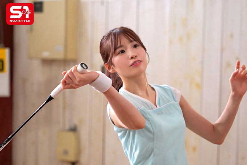 『高画質』 「先生のラケットが欲しいの」 バドミントン部のこんな可愛い...