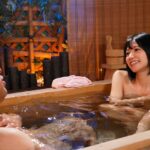 『高画質』 娘よりも若い美少女と涎を垂れ流し何度も夢中で舌を絡めた愛妻に内緒の1泊2日ベロチュウ温泉旅行 伊賀まこ ＜動画＞