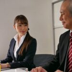 『高画質』 新卒女子社員と中年係長が出張先の相部屋ホテルで…若い彼女の誘惑騎乗位で朝まで精子を搾り取られる連射性交 新名あみん ＜動画＞