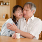 『高画質』 妻の連れ子が超ファザコン！中年オヤジの僕を＜乳首コリちゅぱ、アナル舐め舐め＞パパちゅきちゅき舐めしゃぶりだいしゅきホールド 蓮見天 ＜動画＞