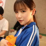 『高画質』 サッカー部のマネージャーってヤリマンで部員と乱交パーティーやってるらしいよ！優しくて選手の性欲まで面倒みちゃう！？おサセマネージャー 三田真鈴 ＜動画＞