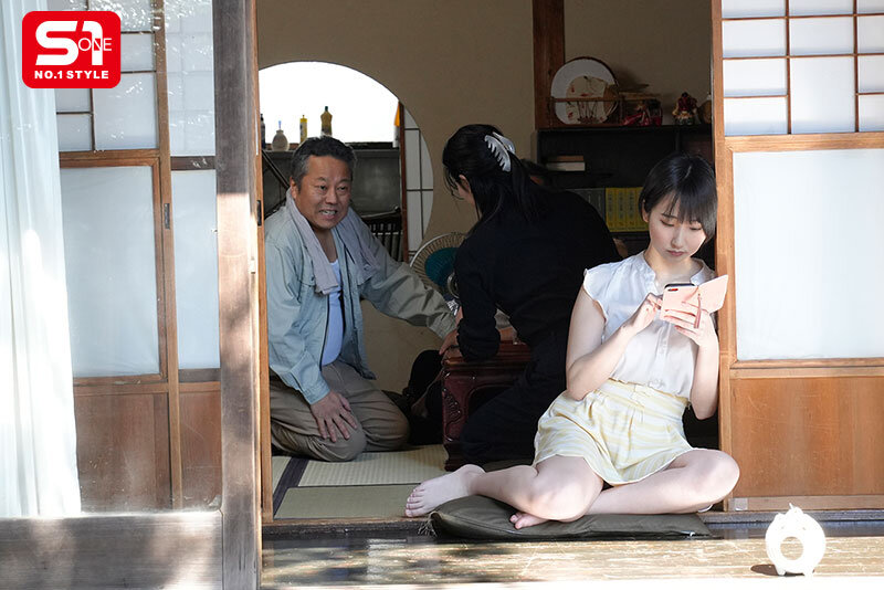 『高画質』 田舎帰省で大嫌いな叔父宅に一人で泊めさせられた姪っ子…手を...