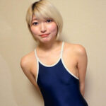 『高画質』 安堂はるの 濡れてテカってピッタリ密着 神スク水 可愛い女子のスクール水着姿をじっとりと堪能！着替え盗撮から始まり貧乳から巨乳にパイパン、ハミ毛、ジョリワキ等のフェチ接写やローションソーププレイやスク水ぶっかけ等を完全着衣で楽しむAV ＜動画＞