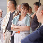 『高画質』 オッサンばっかりの職場の社員旅行に娘ほど歳の離れた隙だらけ新卒社員が唯一の女性で参加！ このあと風呂を覗かれ媚薬を盛られ全社員にチ●ポ挿れられちゃいます。 川越にこ ＜動画＞