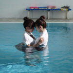 『高画質』 夏期講習さぼり、彼女の親友2人組と昼間っからアンアンチュパチュパペニスとろけるような背徳3Pに没頭した思春期。 ＜動画＞