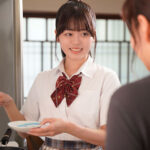 『高画質』 「おじさんに可愛がってもらいなさい。」我が子を小金持ちに売った母と体の隅々まで舐めしゃぶられる娘 桜乃りの ＜動画＞