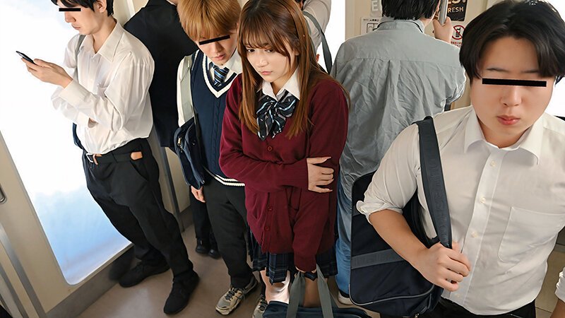 『高画質』 「ねぇ、バレないように触って」先に太腿に触れたのは俺。別ク...