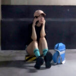 『高画質』 駐車場で見つけた無毛つるぺたニートチョロまん家出娘 赤名いと ＜動画＞