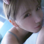 『高画質』 ヤリサーの男達に雑に寝取られといてピースなんかすんなよ… 僕の大切な年下彼女が大学のチャラ男たちとノリノリSEXを楽しんでいた…。 三田真鈴 ＜動画＞