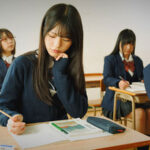 『高画質』 憧れだった担任教師に盗撮されても黙認しているわたし。自己肯定感の低いひとりぼっちJ●はド変態教師すら愛してくれる 浅野こころ ＜動画＞