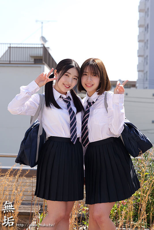 『高画質』 仲良し美少女2人組の間に挟まりたい。変態オジサン参上。 2...