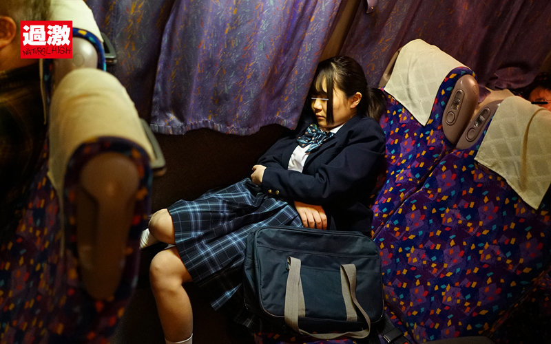 『高画質』 夜行バスで声も出せずイカされた隙に生ハメされた女はスローピ...