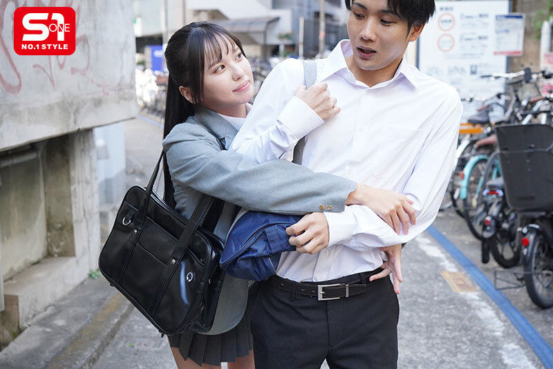 『高画質』 僕の家の中に潜む僕にベタ惚れ絶倫同級生、隙あらばこっそり現...