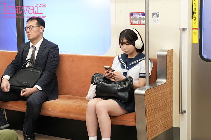 『高画質』 終電で寝過ごした女子学生は駅員に車両痴●され始発まで抜かず...