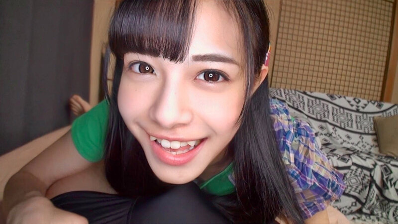 『高画質』 合法！？八重歯の笑顔が可愛い美少女からえっちな猛アプローチ...