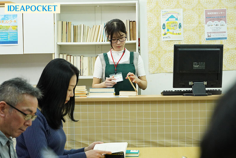 『高画質』 おっとり無口な地味司書さんの裏の顔は脱いだらスリム巨乳のむ...